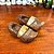 Par de antigos sapatos decorativos. - Imagem 3
