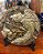 Placa decorativa de parede em bronze. - Imagem 2
