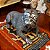 Escultura buldogue com um charmoso tapetinho. - Imagem 2