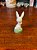 Bibelô coelhinho em porcelana. - Imagem 3