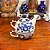 Conjunto clássico de bule e xícara em porcelana. - Imagem 2