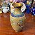 Vaso em Cloisonné - Decoração Floral de Peônias e Fundo Amarelo - Imagem 4