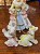 Antiga Escultura de Porcelana Dama com Poodles. - Imagem 6