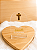 Lembrancinha de Batizado Personalizada – Display Capela em Acrílico Cristal com Cruz Dourada - Imagem 4