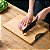 Tábua De Carne Madeira Bambu corte com Alça Cozinha Multiuso Retangular Legumes Hamburguer Churrasco Alimentos Ecologico - Imagem 3