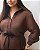 Conjunto Plus Size Camisa Detalhe e Calça Reta Marrom Quality Moda Plus Size Brit Preview qbl - Imagem 3