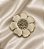 Broche Flor Branca Cravejada - Imagem 1