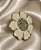 Broche Flor Branca Cravejada - Imagem 2