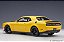 Dodge Challenger SRT Hellcat Widebody 2018 1:18 Autoart Amarelo - Imagem 2