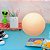 Luminária Lua de Mesa Ø23x23cm Polietileno Branco. - Imagem 3