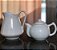 Kit Jarra clássica 700ml e Bule chaleira 400ml - Porcelana Branca - Imagem 2