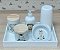 Kit higiene bebê Safari 6 peças - Bandeja, potes, porta álcool e molhadeira - Peças Porcelana Bandeja e Tampas Pinus - Imagem 5