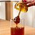Porta Mel Meleira Ambar 350ml Poliestireno Tampa & Pegador Gold Premium Transparente - Uz - Imagem 5