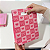 Sacola Decorativa para Presente Rosa com Corações – 22,9x29,7x9 cm - Imagem 2