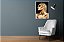 Quadro Decorativo Mulher com Pintura Dourada e Fundo Preto - Imagem 3