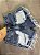 Short Jeans Destroyed Lavagem Cinza Com Barra Desfiada - Imagem 2