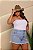Short Jeans Feminino Plus Size Cós Alto Lavagem Clara Com Barra Desfiada e Aplicações de Strass- Sem Elastano - Imagem 7
