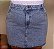 Saia Jeans Feminina Plus Size Marmorizada Com Strass Cintura Alta e Barra Chuleada | Sem Elastano - Imagem 10