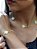 Conjunto trevos brancos - colar e pulseira - banhado a ouro 18k - Imagem 2