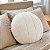 ALMOFADA REDONDA COMPLETA TECIDO BOUCLE COM REFIL COR BEGE CRU 43CM - Imagem 1