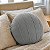 ALMOFADA REDONDA COMPLETA TECIDO BOUCLE COM REFIL COR CINZA 43CM - Imagem 1