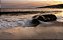 Quadro FineArt Ondas do Mar sobre Pedra na Praia - Imagem 2