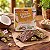 Lascas de Chocolate ao Leite de Aveia 50% Cacau, Zero Açúcar, adoçado com Tâmaras, com adição de Coco e Pistache - 100g - Imagem 1