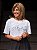Camiseta "Just Breathe" em Algodão - Lembrete de Leveza e Foco - Imagem 3