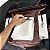 MOCHILA VOADORA - MARROM / OFF WHITE - PREMIUN ALTA PERFORMANCE (VEGAN) - Imagem 12