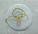 Pingente Quartzo Rosa Mini Bruta - "Amor" - Dourado. - Imagem 4
