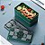 BENTO BOX COM TALHERES E 2 DIVISÓRIAS MINISO HARRY POTTER SLYTHERIN 1000 ML. - Imagem 3