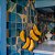Penca Decorativa Artesanal com 5 Bananas em Madeira - Imagem 2