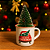Enfeite Natalino Caneca com Pinheiro 10x7cm – Decoração Charmosa e Criativa para o Natal - Imagem 1