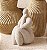 Escultura Decorativa de Mulher Sentada com as Mãos na Cabeça - Imagem 1