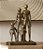 Escultura Decorativa de Família (Pais e Filhos) - Imagem 1
