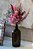Arranjo Bougainville + garrafa âmbar - Imagem 1