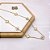CONJUNTO COLAR  E BRINCO AÇO INOXIDÁVEL TREVO PEROLADO COM PEDRA CRISTAL - DOURADO - Imagem 1
