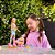 Barbie family patinadora com cachorinho (sortido) - mattel (unidade) - Imagem 2