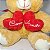 Presente de Pelúcia Com Amor – Urso com Dois Corações Bordados para Momentos Especiais - Imagem 4