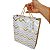 Sacola Presente Luxo Média 32x26cm Branca Dourada Zigue Zague com Alça e Tag Decorativa - Imagem 3