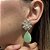 Brinco base flor cravejada detalhe gota verde - Imagem 2