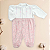 Macacão Sofia Plush Premium Branco e Rosa Bordado Corações - Imagem 3