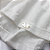 Vestido Bebê Batizado Branco Meia Malha e Tricozinho Laço Dourado - Imagem 3