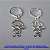 BRINCO FOLHEADO A PRATA COM 50 MILÉSIMOS + VERNIZ DIAMOND PINGENTE MENINO 19MM PRBR000079 - Imagem 1