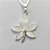 CONJUNTO FOLHEADO A PRATA COM 50 MILÉSIMOS + VERNIZ DIAMOND - CONJUNTO COM CORRENTE 45CM - BRINCOS DE PINO E PINGENTES EM FLORES ESMALTADAS BRANCA 21X23MM (PRA113) PRCJ000136 - Imagem 2