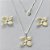 CONJUNTO FOLHEADO A PRATA COM 50 MILÉSIMOS + VERNIZ DIAMOND - CONJUNTO COM CORRENTE VENEZIANA 45CM - BRINCOS DE PINO E PINGENTES EM FLORES ESMALTADAS BEGE 19X16MM - (PRA133)PRCJ000140 - Imagem 1