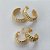 BRINCO FOLHEADO A OURO - BANHADO COM 5 MILÉSIMOS + VERNIZ DIAMOND-DUO DE BRINCO DE PINO ARGOLA DESENHADA 22/18MM E LARGURA 7MM- (OU0RO303) OUBR000230 - Imagem 2