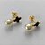 BRINCO FOLHEADO A OURO - BANHADO COM 5 MILÉSIMOS + VERNIZ DIAMOND -  BRINCO DE PINO TREVO PRETO E PÉROLA 16MM - (OURO322)OUBR000237 - Imagem 2