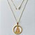 GARGANTILHA FOLHEADA A OURO 5 MILÉSIMOS + VERNIZ DIAMOND - CORRENTE CADEADO 45CM E PINGENTE REDONDO COM ZIRCÔNIAS E IMAGEM NOSSA SRA APARECIDA 24MM - (OURO827) OUGG000207 - Imagem 1
