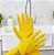 Luva Plastcor Látex Amarela Lisa LTX 600 CA 34143 para Limpeza Cozinha e Higienização - Imagem 3